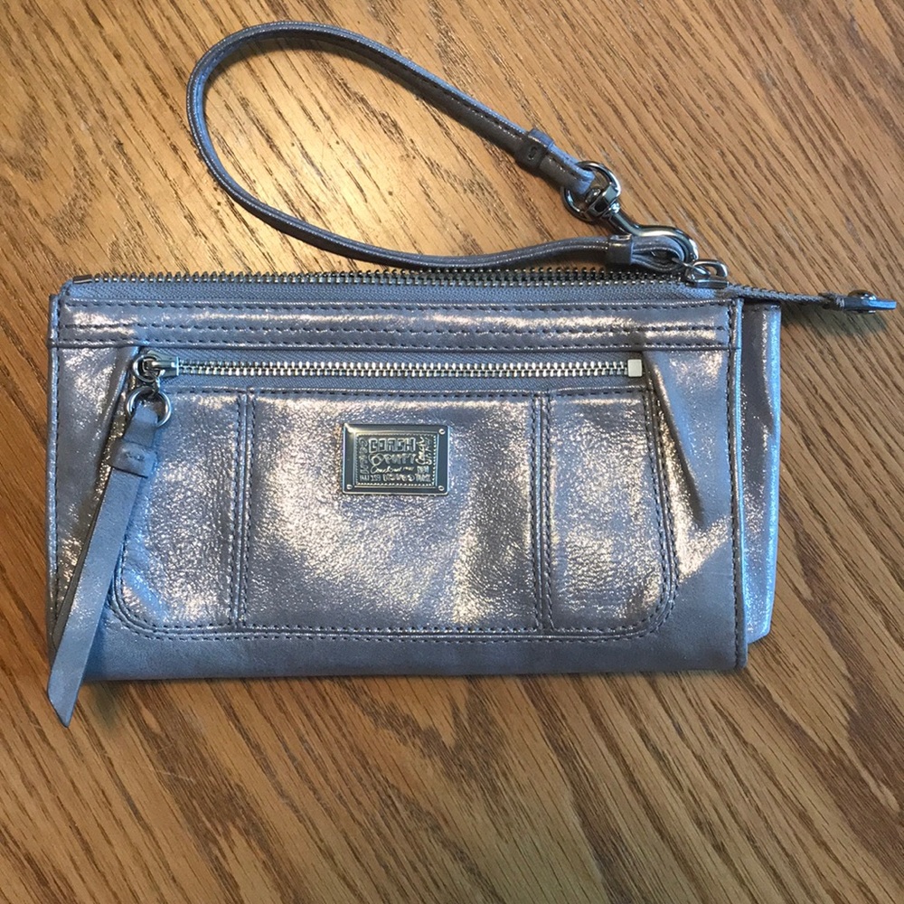 Coach Poppy wristlet